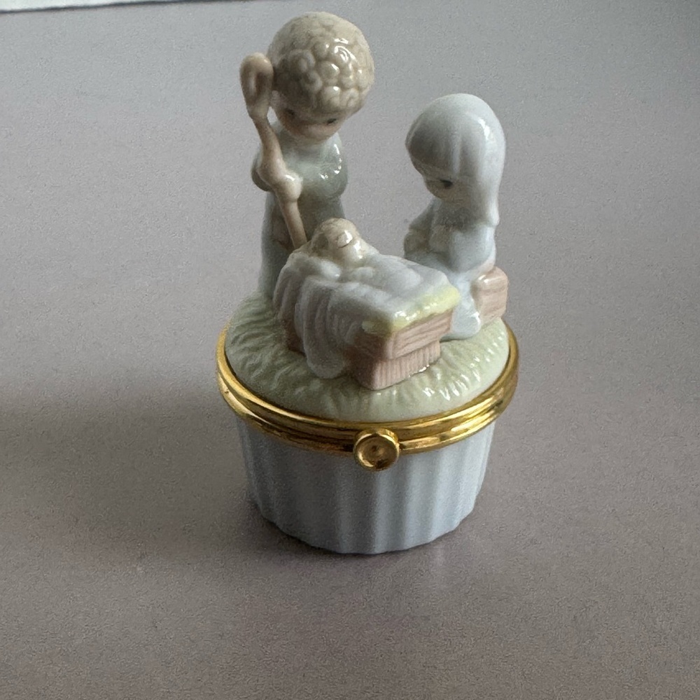 Vintage 2000 Enesco
Precious Moments Trinket Box